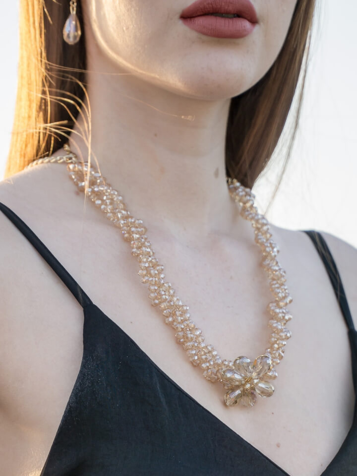 Collar de Perlas Exile